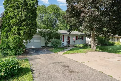 13160 N 2nd Ave, Lindstrom, MN 55045