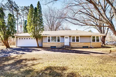 300 Lilac Ln, Shoreview, MN 55126