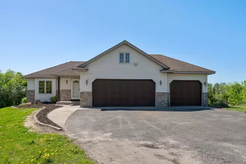 33373 N Lakes Trl, Lindstrom, MN 55045