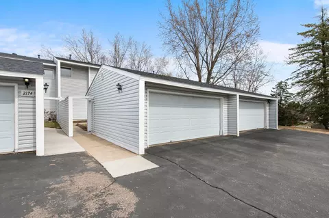 2172 Tower Ct, Woodbury, MN 55125