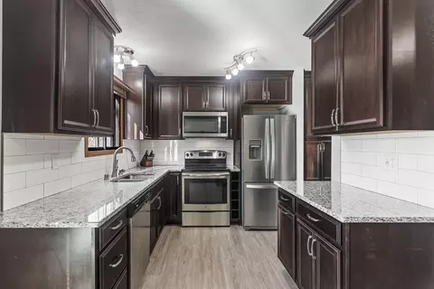 11578 Carriage Ct, Eden Prairie, MN 55344