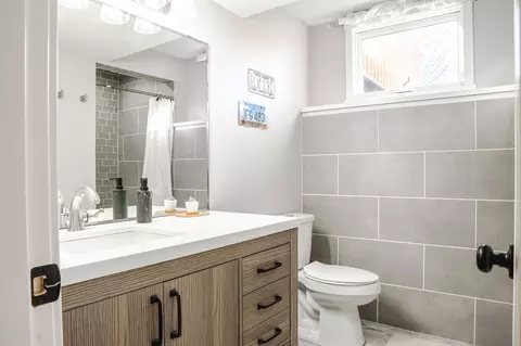 Bath - 1425 Mitchell Dr, Faribault, MN 55021 photo 1 of 5