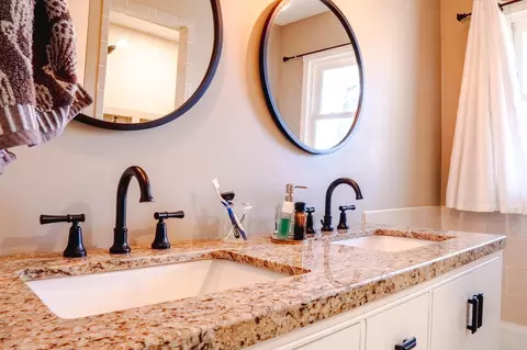 Bath - 1425 Mitchell Dr, Faribault, MN 55021 photo 3 of 5