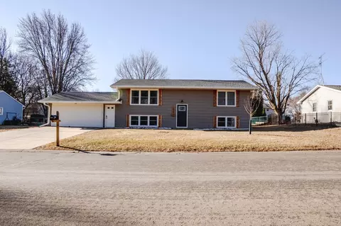 1425 Mitchell Dr, Faribault, MN 55021