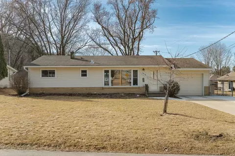 1908 10th St NE, Rochester, MN 55906