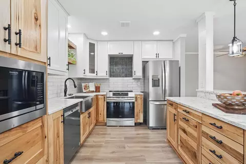 5967 Fernwood St, Shoreview, MN 55126