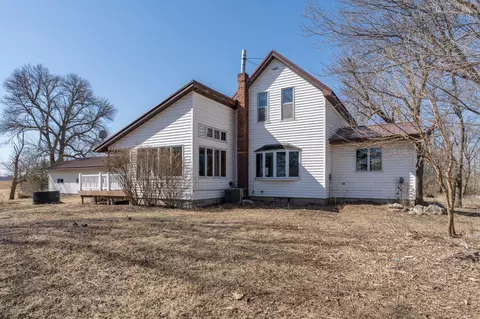 48057 165th St, Madelia, MN 56062