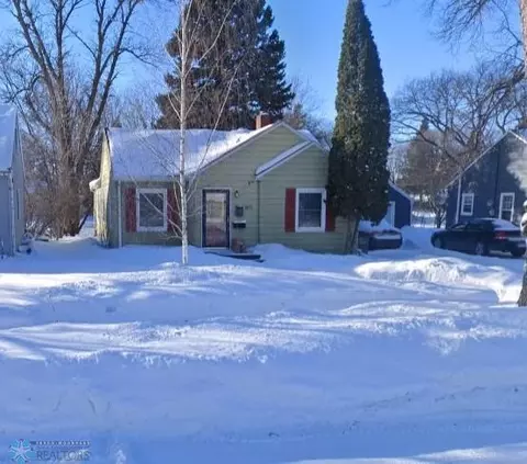 911 2nd St S, Moorhead, MN 56560