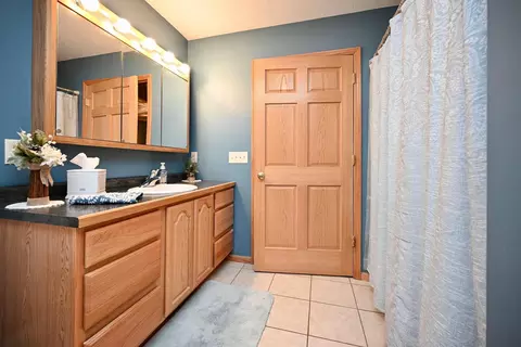 Bath - 760 36th Ave, Goodview, MN 55987 photo 1 of 4