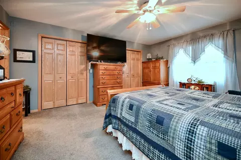 Bedroom - 760 36th Ave, Goodview, MN 55987 photo 2 of 7