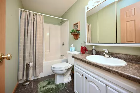 Bath - 760 36th Ave, Goodview, MN 55987 photo 4 of 4