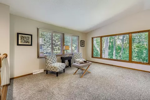 810 Sherwood Rd, Shoreview, MN 55126
