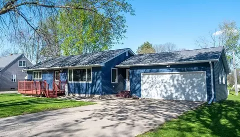 305 5th St S, Raymond, MN 56282