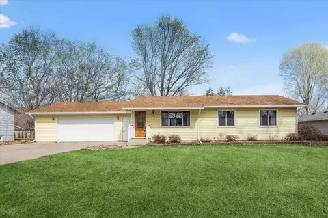 683 Northgate Dr, Winsted, MN 55395