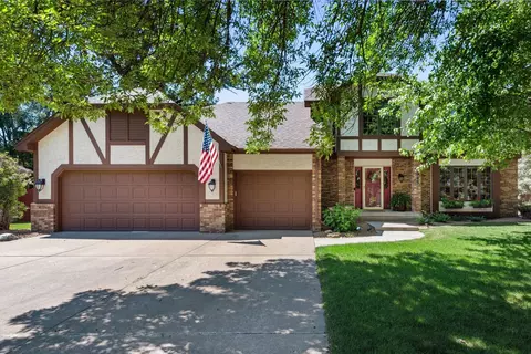 5945 Churchill St, Shoreview, MN 55126