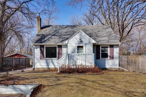 283 County Road B W, Roseville, MN 55113