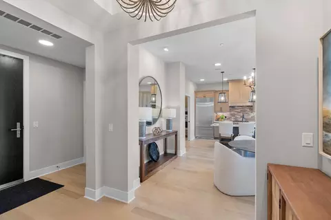 1 Hill Farm Rd #210, North Oaks, MN 55127