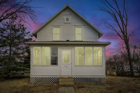 Exterior - 1403 10th St E, Glencoe, MN 55336 photo 5 of 5