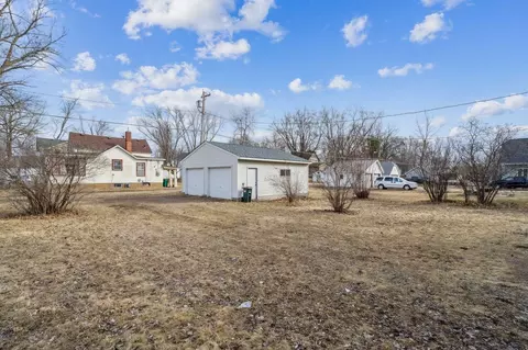 Exterior - 1403 10th St E, Glencoe, MN 55336 photo 2 of 5
