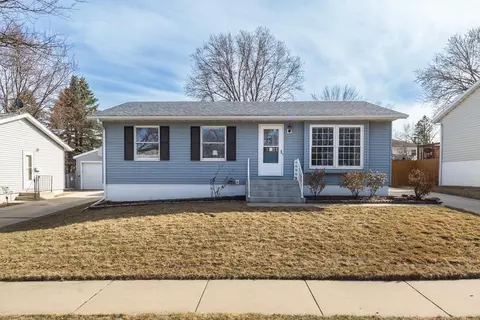 2106 43rd St NW, Rochester, MN 55901