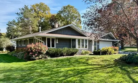 7537 Stillwater Way N, Oakdale, MN 55128