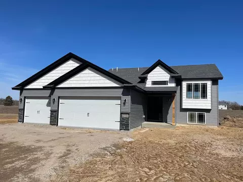 32783 Naples St NE, Cambridge, MN 55008