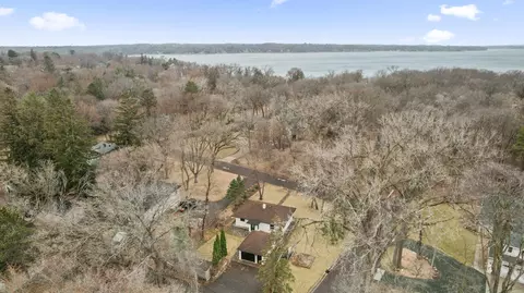 1254 Summit Ave, Mahtomedi, MN 55115
