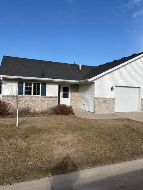316 Valley View Dr SE, Willmar, MN 56201