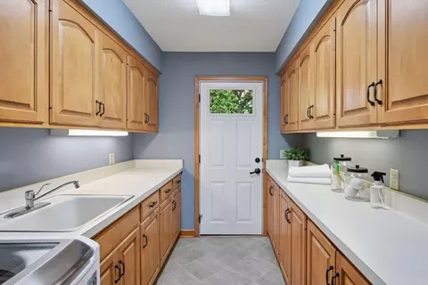 19435 Cottagewood Rd, Deephaven, MN 55331 photo 9