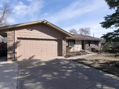 922 Redwood Cir, Apple Valley, MN 55124
