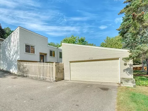 5662 W Bavarian Pass, Fridley, MN 55432