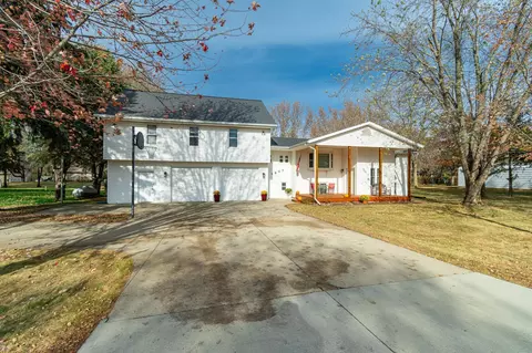 1207 Scenic Heights Rd NE, Alexandria, MN 56308