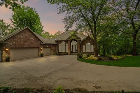 9455 Livery Ln, Lakeville, MN 55044