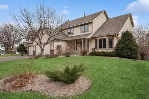 670 Bridle Ridge Rd, Eagan, MN 55123