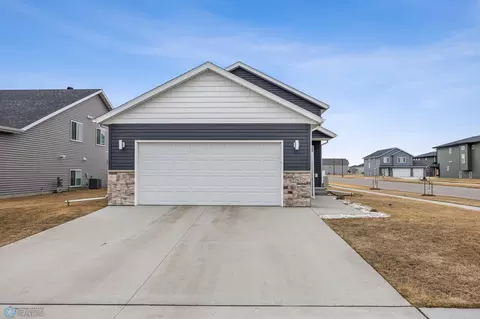 7292 26th St S, Fargo, ND 58104