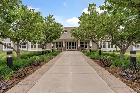 100 N Clydesdale Trl #320, Medina, MN 55340