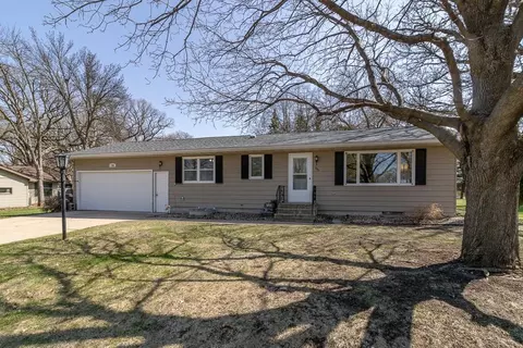 786 E Prince St, Lake Crystal, MN 56055