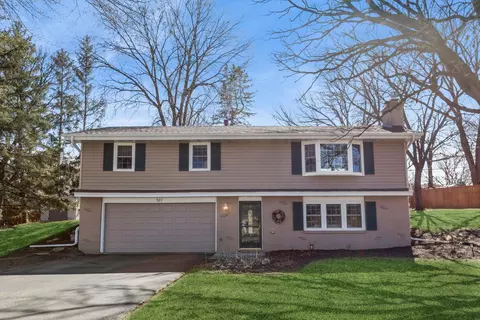 511 Timberland Dr, Burnsville, MN 55337