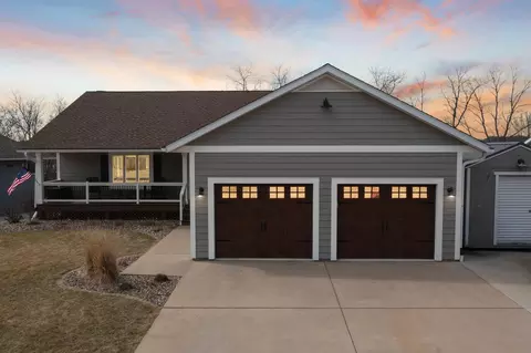 1522 Hill View Ct, Red Wing, MN 55066