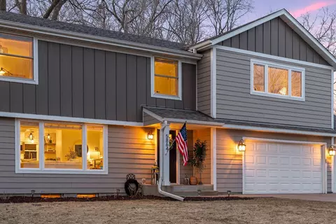 5864 Stoneybrook Dr, Minnetonka, MN 55345