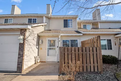 7026 19th St N #2, Oakdale, MN 55128