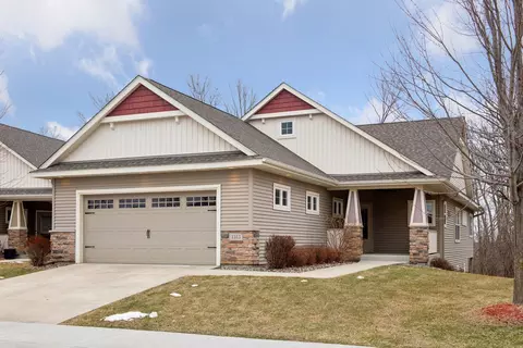 1313 Shadywood Ln, Waconia, MN 55387