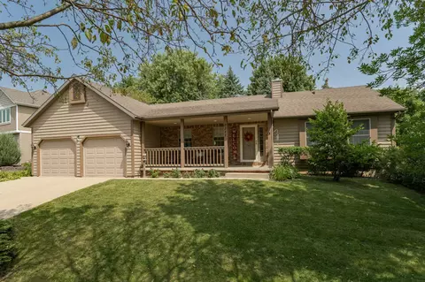 2011 Parkwood Hills Dr NE, Rochester, MN 55906