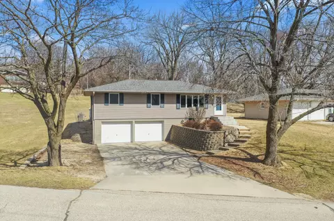 607 Southtown Heights Dr SW, Rochester, MN 55902
