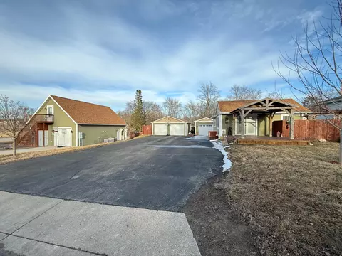 209 Oak Grove Ave, Detroit Lakes, MN 56501