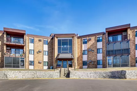 2690 Oxford St N #226, Roseville, MN 55113