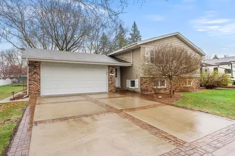 1137 Jackson St S, Shakopee, MN 55379