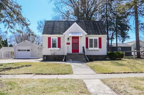 2516 15th Ave E, North Saint Paul, MN 55109