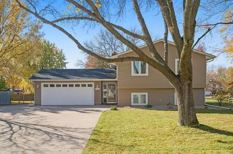 9585 Niagara Ln N, Maple Grove, MN 55369