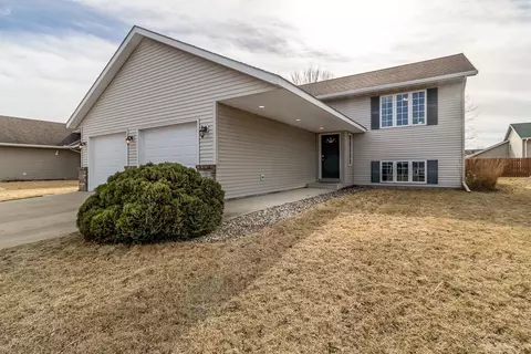 104 Spyglass Dr, Mankato, MN 56001